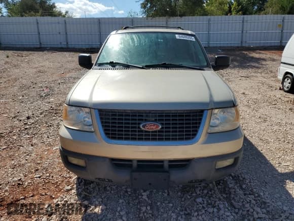 ✅ 2004 Ford Expedition Special Service • VIN: 1FMRU15W94LA01470 • Lot: 84609355. Wystawiony na Copart z przebiegiem 190 178 mil. Bezpłatny archiwum sprzedaży aukcyjnych z USA i szczegółowy raport historii pojazdu na DreamBid. Zdjęcie 5.