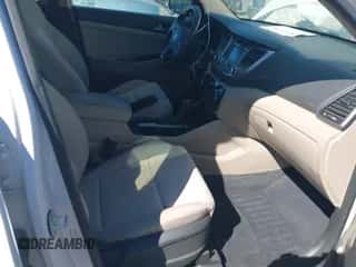 2017 Hyundai Tucson SE z VIN KM8J33A46HU326500, wystawiony jako IAAI lot #43413958 z przebiegiem 114 688 mil mil oraz . Historia ofert i sprzedaży dostępna na DreamBid. Obrazek 5.