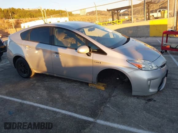 ✅ 2015 Toyota Prius Two • VIN: JTDKN3DU9F1992327 • Lot: 43778331. Wystawiony na IAAI z przebiegiem 218 119 mil. Bezpłatny archiwum sprzedaży aukcyjnych z USA i szczegółowy raport historii pojazdu na DreamBid. Zdjęcie 14.
