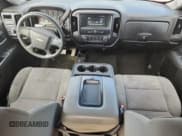 ✅ 2018 Chevrolet Silverado 1500 Custom • VIN: 1GCVKPEC3JZ217082 • Лот: 84786065. Опубликован ранее на Copart с пробегом 128 562 миль. Бесплатный доступ к архиву аукционных продаж из США и подробный отчёт об истории автомобиля на DreamBid. Изображение 8.