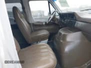 ✅ 1992 Dodge Passenger • VIN: 2B5WB35Y5NK172074 • Lot: 42010461. Wystawiony na IAAI z przebiegiem 101 961 mil. Bezpłatny archiwum sprzedaży aukcyjnych z USA i szczegółowy raport historii pojazdu na DreamBid. Zdjęcie 5.