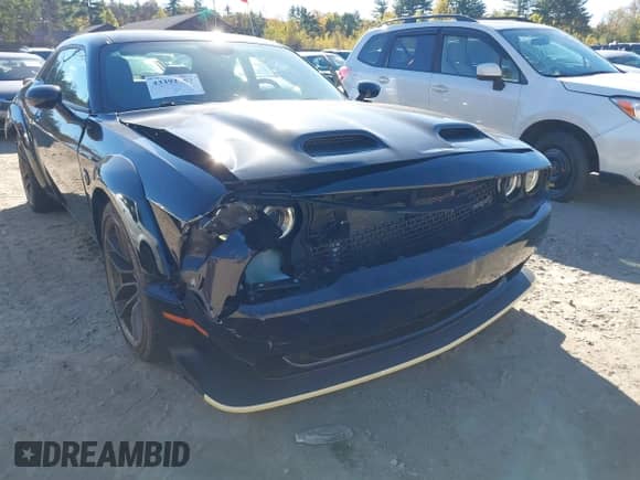 2022 Dodge Challenger SRT Hellcat z VIN 2C3CDZC9XNH104762, wystawiony jako IAAI lot #43392957 z przebiegiem 23 921 mil mil oraz . Historia ofert i sprzedaży dostępna na DreamBid. Obrazek 6.