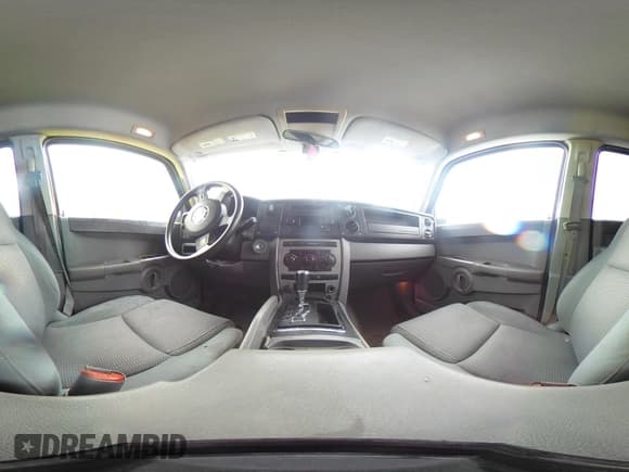 ✅ 2007 Jeep Commander Sport • VIN: 1J8HG48K57C632098 • Lot: 42300239. Wystawiony na IAAI z przebiegiem 311 738 mil. Bezpłatny archiwum sprzedaży aukcyjnych z USA i szczegółowy raport historii pojazdu na DreamBid. Zdjęcie 17.