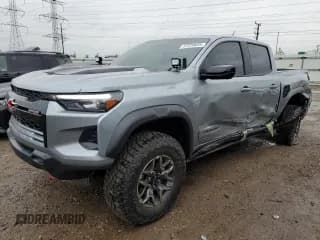✅ 2025 Chevrolet Colorado 4WD ZR2 • VIN: 1GCPTFEK2S1135383 • Лот: 57228605. Опубликован ранее на Copart с пробегом 3 710 миль. Бесплатный доступ к архиву аукционных продаж из США и подробный отчёт об истории автомобиля на DreamBid. Изображение 1.