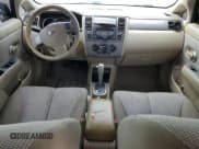 ✅ 2007 Nissan Versa SL • VIN: 3N1BC13E77L398241 • Лот: 82176285. Опубликован ранее на Copart с пробегом 234 407 миль. Бесплатный доступ к архиву аукционных продаж из США и подробный отчёт об истории автомобиля на DreamBid. Изображение 8.