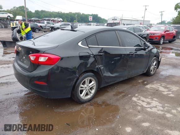 ✅ 2017 Chevrolet Cruze LT • VIN: 1G1BE5SM8H7263680 • Lot: 42426759. Listed on IAAI with 114,958 mi. Free auction sales archive from the USA and detailed vehicle history report at DreamBid. Image 4.