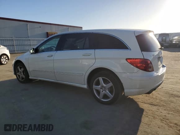 ✅ 2010 Mercedes-Benz R 350 • VIN: 4JGCB6FE4AA111042 • Лот: 44587515. Опубликован ранее на Copart с пробегом 140 451 миль. Бесплатный доступ к архиву аукционных продаж из США и подробный отчёт об истории автомобиля на DreamBid. Изображение 2.