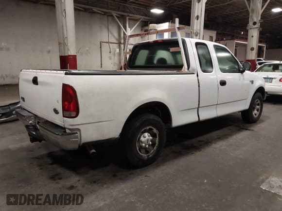 ✅ 2000 Ford F-150 XL • VIN: 2FTPX17Z1YCA91658 • Lot: 43872461. Listed on IAAI with 207,921 mi. Free auction sales archive from the USA and detailed vehicle history report at DreamBid. Image 4.