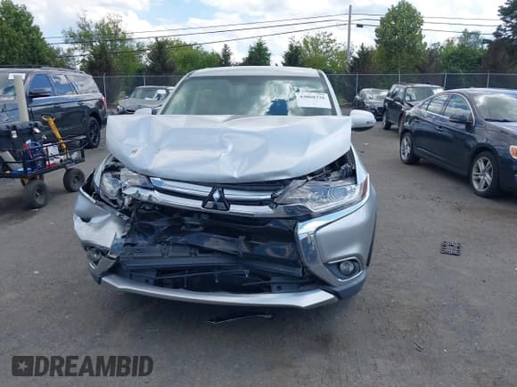 ✅ 2018 Mitsubishi Outlander SE • VIN: JA4AD3A36JJ001808 • Лот: 43068326. Опубликован ранее на IAAI с пробегом 150 340 миль. Бесплатный доступ к архиву аукционных продаж из США и подробный отчёт об истории автомобиля на DreamBid. Изображение 12.