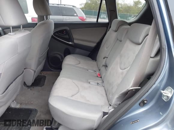 ✅ 2010 Toyota RAV4 • VIN: JTMBK4DV5AD016205 • Лот: 43546940. Опубликован ранее на IAAI с пробегом 220 067 миль. Бесплатный доступ к архиву аукционных продаж из США и подробный отчёт об истории автомобиля на DreamBid. Изображение 8.