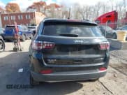 ✅ 2023 Jeep Compass (RED) Edition • VIN: 3C4NJDCN3PT558682 • Lot: 40799058. Wystawiony na IAAI z przebiegiem 8 786 mil. Bezpłatny archiwum sprzedaży aukcyjnych z USA i szczegółowy raport historii pojazdu na DreamBid. Zdjęcie 16.