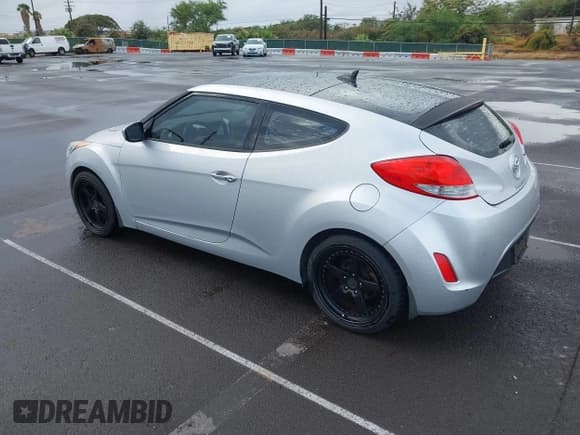✅ 2013 Hyundai Veloster w/Black Int • VIN: KMHTC6AD4DU163477 • Lot: 43326835. Wystawiony na IAAI z przebiegiem 109 212 mil. Bezpłatny archiwum sprzedaży aukcyjnych z USA i szczegółowy raport historii pojazdu na DreamBid. Zdjęcie 3.
