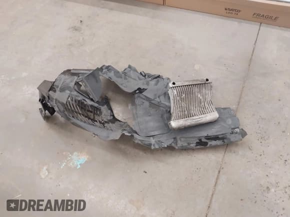 ✅ 2014 BMW 5 Series 550i xDrive • VIN: WBAKP9C52EDZ35243 • Lot: 43379081. Wystawiony na IAAI z przebiegiem 122 754 mil. Bezpłatny archiwum sprzedaży aukcyjnych z USA i szczegółowy raport historii pojazdu na DreamBid. Zdjęcie 12.