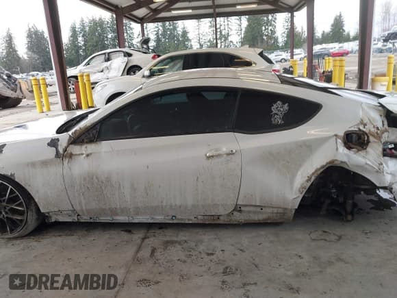 ✅ 2013 Hyundai Genesis Coupe R-Spec • VIN: KMHHT6KD2DU089688 • Lot: 41539758. Wystawiony na IAAI z przebiegiem 129 171 mil. Bezpłatny archiwum sprzedaży aukcyjnych z USA i szczegółowy raport historii pojazdu na DreamBid. Zdjęcie 14.