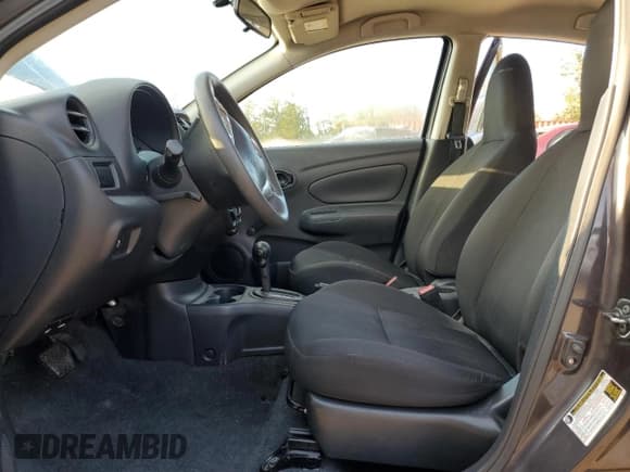 ✅ 2015 Nissan Versa S Plus • VIN: 3N1CN7AP8FL948213 • Lot: 82614235. Wystawiony na Copart z przebiegiem 102 078 mil. Bezpłatny archiwum sprzedaży aukcyjnych z USA i szczegółowy raport historii pojazdu na DreamBid. Zdjęcie 7.