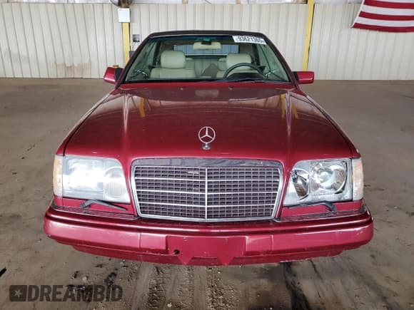 ✅ 1995 Mercedes-Benz E 320 • VIN: WDBEA66E3SC172340 • Lot: 93621365. Wystawiony na Copart z przebiegiem 114 520 mil. Bezpłatny archiwum sprzedaży aukcyjnych z USA i szczegółowy raport historii pojazdu na DreamBid. Zdjęcie 5.