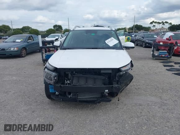 ✅ 2024 Hyundai Venue SEL • VIN: KMHRC8A30RU285015 • Lot: 41362985. Listed on IAAI with 2,956 mi. Free auction sales archive from the USA and detailed vehicle history report at DreamBid. Image 13.