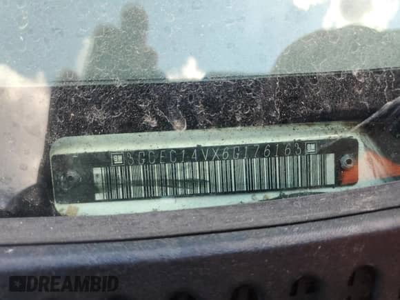 2006 Chevrolet Silverado 1500 Work Truck z VIN 3GCEC14VX6G176163, wystawiony jako Copart lot #81548865 z przebiegiem 137 783 mil mil oraz Szkoda całkowita • Salvage title. Historia ofert i sprzedaży dostępna na DreamBid. Obrazek 13.