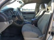 ✅ 2015 Toyota Tacoma • VIN: 5TFTX4CN6FX065605 • Lot: 82310385. Wystawiony na Copart z przebiegiem 147 445 mil. Bezpłatny archiwum sprzedaży aukcyjnych z USA i szczegółowy raport historii pojazdu na DreamBid. Zdjęcie 7.