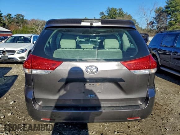 ✅ 2011 Toyota Sienna • VIN: 5TDZK3DC8BS012226 • Лот: 93187155. Опубликован ранее на Copart с пробегом 168 659 миль. Бесплатный доступ к архиву аукционных продаж из США и подробный отчёт об истории автомобиля на DreamBid. Изображение 6.