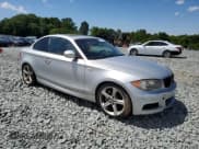 ✅ 2011 BMW 1 Series 135i • VIN: WBAUC9C52BVM08927 • Лот: 58261875. Опубликован ранее на Copart с пробегом Не указан. Бесплатный доступ к архиву аукционных продаж из США и подробный отчёт об истории автомобиля на DreamBid. Изображение 4.