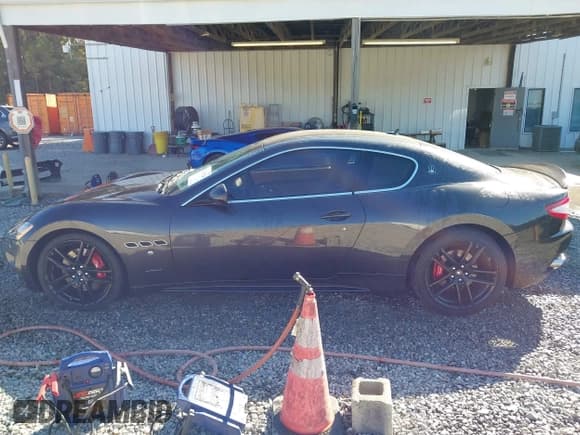 ✅ 2010 Maserati GranTurismo S Auto • VIN: ZAM45KLA0A0053443 • Lot: 43741724. Wystawiony na IAAI z przebiegiem 122 455 mil. Bezpłatny archiwum sprzedaży aukcyjnych z USA i szczegółowy raport historii pojazdu na DreamBid. Zdjęcie 14.