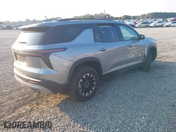 ✅ 2025 Chevrolet Traverse AWD Z71 • VIN: 1GNEVJRSXSJ235561 • Lot: 43265235. Wystawiony na IAAI z przebiegiem 5 741 mil. Bezpłatny archiwum sprzedaży aukcyjnych z USA i szczegółowy raport historii pojazdu na DreamBid. Zdjęcie 4.