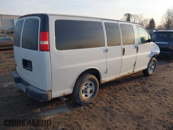 ✅ 2005 Chevrolet Express Cargo • VIN: 1GCFG15T251250047 • Lot: 41797512. Listed on IAAI with 149,610 mi. Free auction sales archive from the USA and detailed vehicle history report at DreamBid. Image 4.