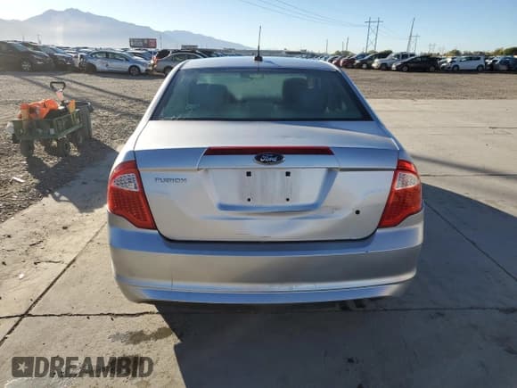 ✅ 2011 Ford Fusion S • VIN: 3FAHP0GA1BR337136 • Лот: 87424235. Опубликован ранее на Copart с пробегом 173 294 миль. Бесплатный доступ к архиву аукционных продаж из США и подробный отчёт об истории автомобиля на DreamBid. Изображение 6.