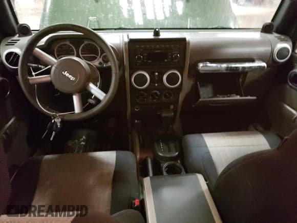 ✅ 2008 Jeep Wrangler Unlimited Sahara • VIN: 1J4GA59178L550076 • Lot: 86016094. Wystawiony na Copart z przebiegiem 195 010 mil. Bezpłatny archiwum sprzedaży aukcyjnych z USA i szczegółowy raport historii pojazdu na DreamBid. Zdjęcie 8.