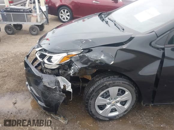 ✅ 2018 Chevrolet Cruze LS • VIN: 1G1BB5SM4J7116996 • Lot: 43534133. Listed on IAAI with 204,194 mi. Free auction sales archive from the USA and detailed vehicle history report at DreamBid. Image 18.