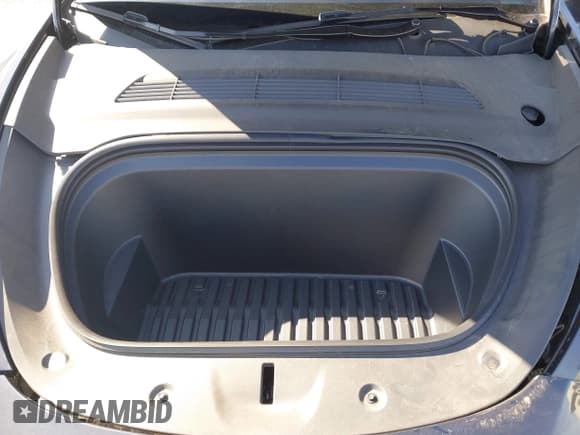 ✅ 2024 Tesla Model Y • VIN: 7SAYGDED2RF198566 • Lot: 43484528. Wystawiony na IAAI z przebiegiem 26 381 mil. Bezpłatny archiwum sprzedaży aukcyjnych z USA i szczegółowy raport historii pojazdu na DreamBid. Zdjęcie 10.