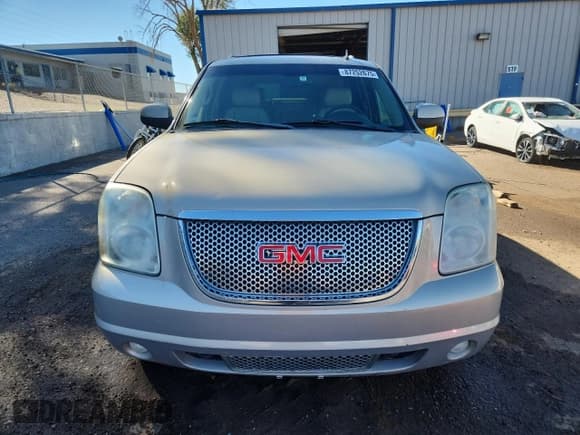 ✅ 2010 GMC Yukon Denali • VIN: 1GKUKEEF0AR179714 • Lot: 87252675. Wystawiony na Copart z przebiegiem 157 330 mil. Bezpłatny archiwum sprzedaży aukcyjnych z USA i szczegółowy raport historii pojazdu na DreamBid. Zdjęcie 5.
