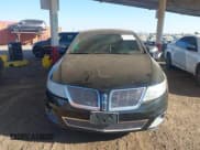 ✅ 2009 Lincoln MKS • VIN: 1LNHM94R49G635419 • Lot: 43712965. Wystawiony na IAAI z przebiegiem 220 597 mil. Bezpłatny archiwum sprzedaży aukcyjnych z USA i szczegółowy raport historii pojazdu na DreamBid. Zdjęcie 6.