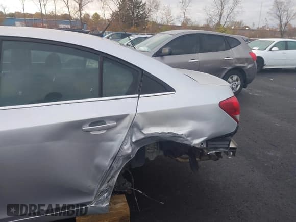 ✅ 2014 Chevrolet Cruze 1LT • VIN: 1G1PC5SB7E7219031 • Lot: 43581337. Listed on IAAI with 150,660 mi. Free auction sales archive from the USA and detailed vehicle history report at DreamBid. Image 6.