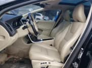 ✅ 2016 Volvo XC60 T5 Drive-E Premier • VIN: YV440MDK6G2799766 • Lot: 67382975. Wystawiony na Copart z przebiegiem 131 585 mil. Bezpłatny archiwum sprzedaży aukcyjnych z USA i szczegółowy raport historii pojazdu na DreamBid. Zdjęcie 7.