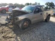 ✅ 2006 Ford F-150 XL • VIN: 1FTRF12296NB34446 • Lot: 70303405. Wystawiony na Copart z przebiegiem 150 272 mil. Bezpłatny archiwum sprzedaży aukcyjnych z USA i szczegółowy raport historii pojazdu na DreamBid. Zdjęcie 1.