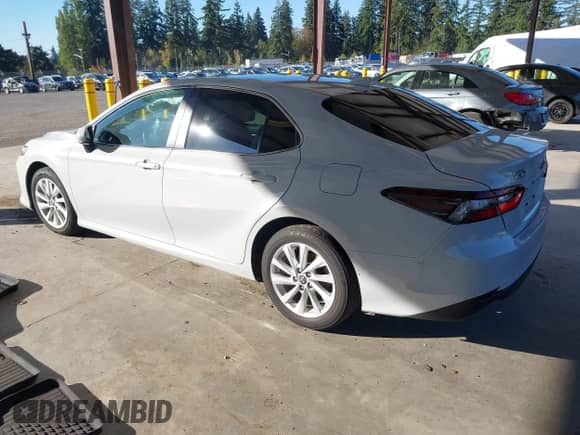 2023 Toyota Camry LE z VIN 4T1C11AK3PU187197, wystawiony jako IAAI lot #43443006 z przebiegiem 45 944 mil mil oraz . Historia ofert i sprzedaży dostępna na DreamBid. Obrazek 3.