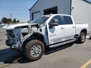 ✅ 2023 Chevrolet Silverado 2500HD LT • VIN: 1GC1YNEY4PF245576 • Lot: 69385555. Wystawiony na Copart z przebiegiem 51 015 mil. Bezpłatny archiwum sprzedaży aukcyjnych z USA i szczegółowy raport historii pojazdu na DreamBid. Zdjęcie 1.