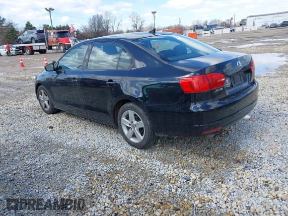 ✅ 2014 Volkswagen Jetta TDI w/Premium/Nav • VIN: 3VWLL7AJ7EM407772 • Lot: 41841561. Listed on IAAI with 121,939 mi. Free auction sales archive from the USA and detailed vehicle history report at DreamBid. Image 3.