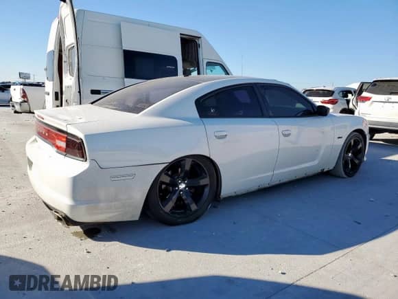 2013 Dodge Charger SXT z VIN 2C3CDXHG5DH552823, wystawiony jako Copart lot #90685505 z przebiegiem 125 871 mil mil oraz Szkoda całkowita • Salvage title. Historia ofert i sprzedaży dostępna na DreamBid. Obrazek 3.