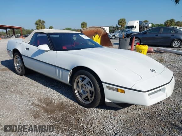 ✅ 1990 Chevrolet Corvette • VIN: 1G1YY3389L5102766 • Lot: 41858865. Wystawiony na IAAI z przebiegiem 27 927 mil. Bezpłatny archiwum sprzedaży aukcyjnych z USA i szczegółowy raport historii pojazdu na DreamBid. Zdjęcie 1.