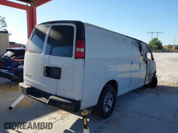 ✅ 2019 Chevrolet Express Cargo • VIN: 1GCWGBFP3K1171862 • Лот: 42027673. Опубликован ранее на IAAI с пробегом Не указан. Бесплатный доступ к архиву аукционных продаж из США и подробный отчёт об истории автомобиля на DreamBid. Изображение 4.