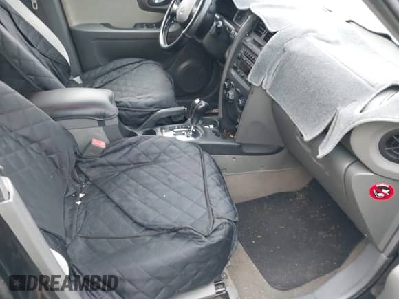 2005 Hyundai Santa Fe GLS z VIN KM8SC13D85U880624, wystawiony jako IAAI lot #41147951 z przebiegiem 171 029 mil mil oraz . Historia ofert i sprzedaży dostępna na DreamBid. Obrazek 5.