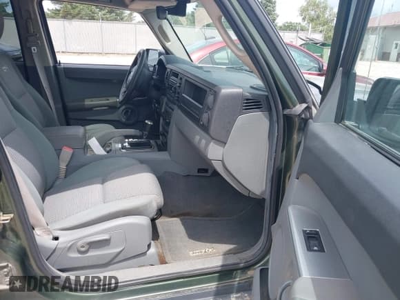 ✅ 2006 Jeep Commander • VIN: 1J8HG48NX6C333442 • Lot: 42814188. Wystawiony na IAAI z przebiegiem 241 411 mil. Bezpłatny archiwum sprzedaży aukcyjnych z USA i szczegółowy raport historii pojazdu na DreamBid. Zdjęcie 5.