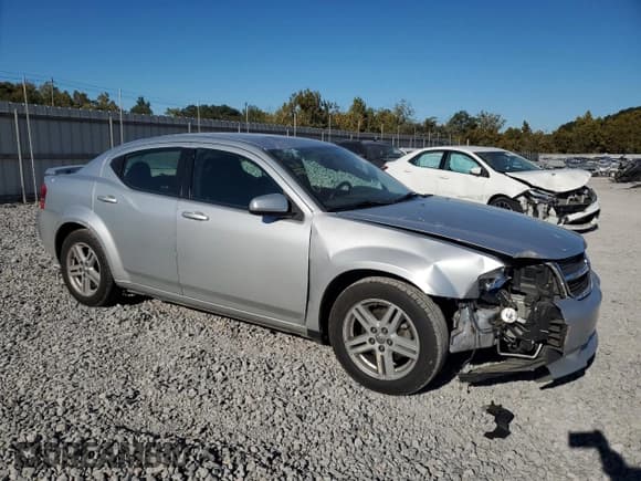 ✅ 2010 Dodge Avenger R/T • VIN: 1B3CC5FB5AN211839 • Лот: 75762604. Опубликован ранее на Copart с пробегом 148 496 миль. Бесплатный доступ к архиву аукционных продаж из США и подробный отчёт об истории автомобиля на DreamBid. Изображение 4.