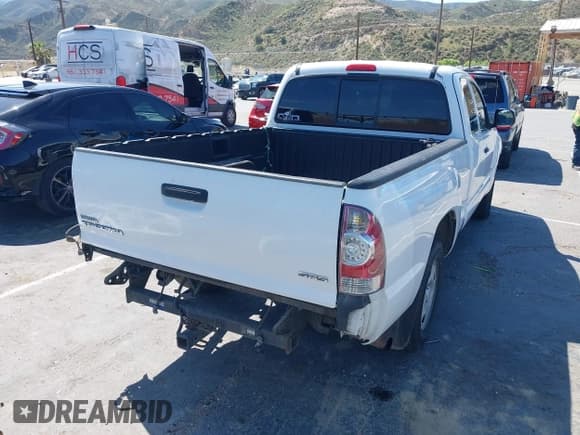 ✅ 2011 Toyota Tacoma • VIN: 5TFTX4CN4BX002786 • Lot: 42077964. Listed on IAAI with 204,824 mi. Free auction sales archive from the USA and detailed vehicle history report at DreamBid. Image 4.