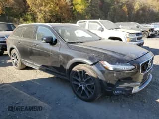 ✅ 2017 Volvo V90 • VIN: YV4A22NL6H1005204 • Лот: 76469084. Опубликован ранее на Copart с пробегом 121 531 миль. Бесплатный доступ к архиву аукционных продаж из США и подробный отчёт об истории автомобиля на DreamBid. Изображение 4.