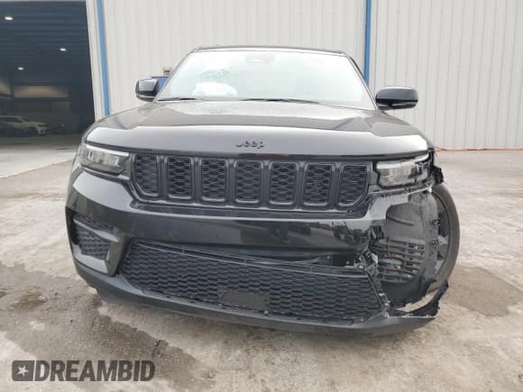 ✅ 2023 Jeep Grand Cherokee Altitude • VIN: 1C4RJGAG5P8714176 • Lot: 59681575. Listed on Copart with 11,527 mi. Free auction sales archive from the USA and detailed vehicle history report at DreamBid. Image 5.