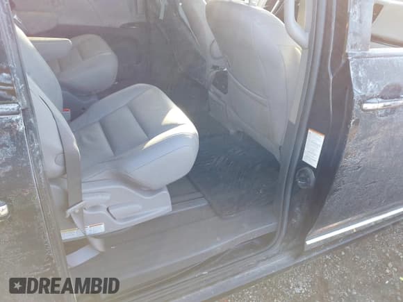 ✅ 2018 Toyota Sienna XLE • VIN: 5TDDZ3DC9JS207367 • Lot: 41877615. Listed on IAAI with 104,500 mi. Free auction sales archive from the USA and detailed vehicle history report at DreamBid. Image 8.
